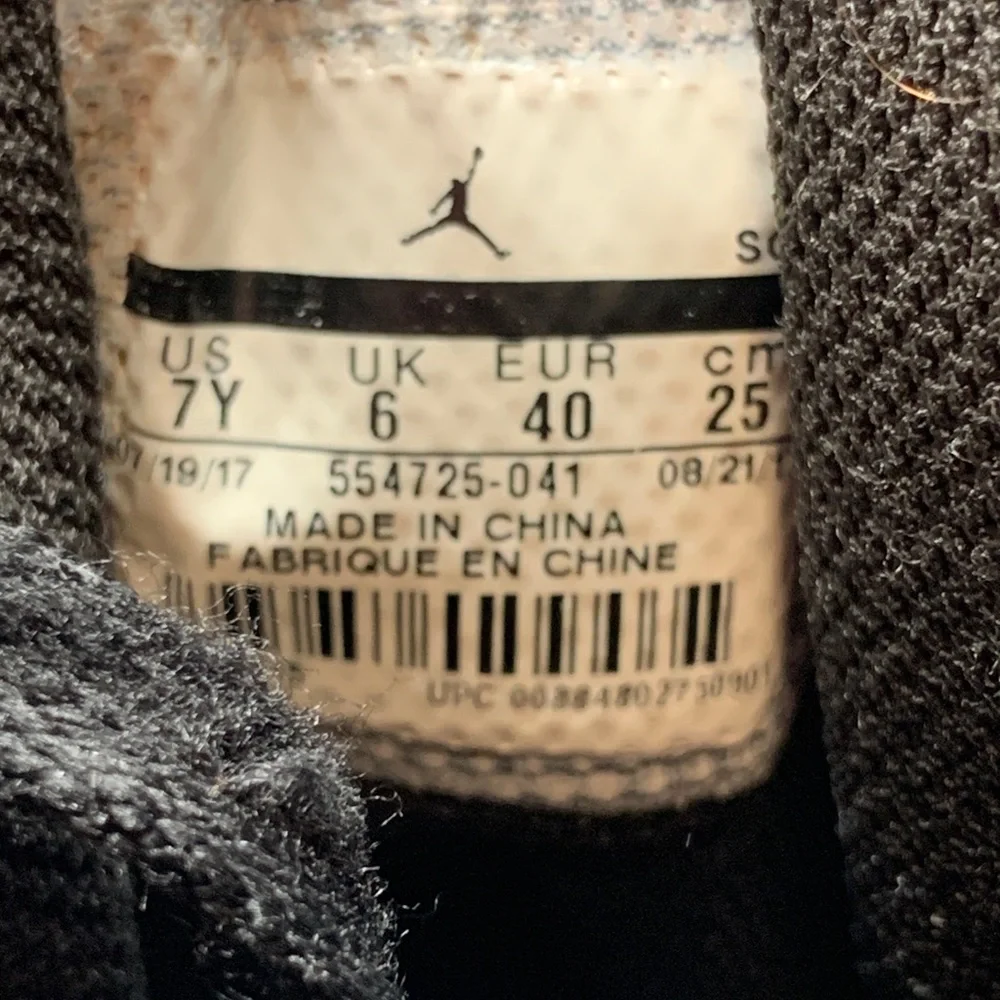 Jordan 1 Mid‎ Black Grey Shoes 554725-041 Yth Sz 7Y Women's Sz 8.5